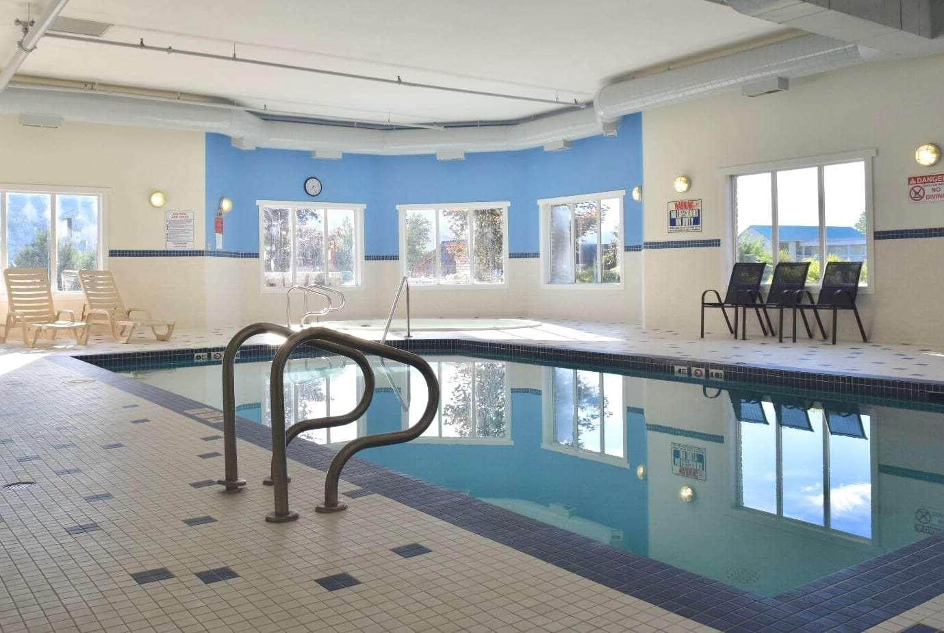 Ramada Golden Hotel Exterior photo