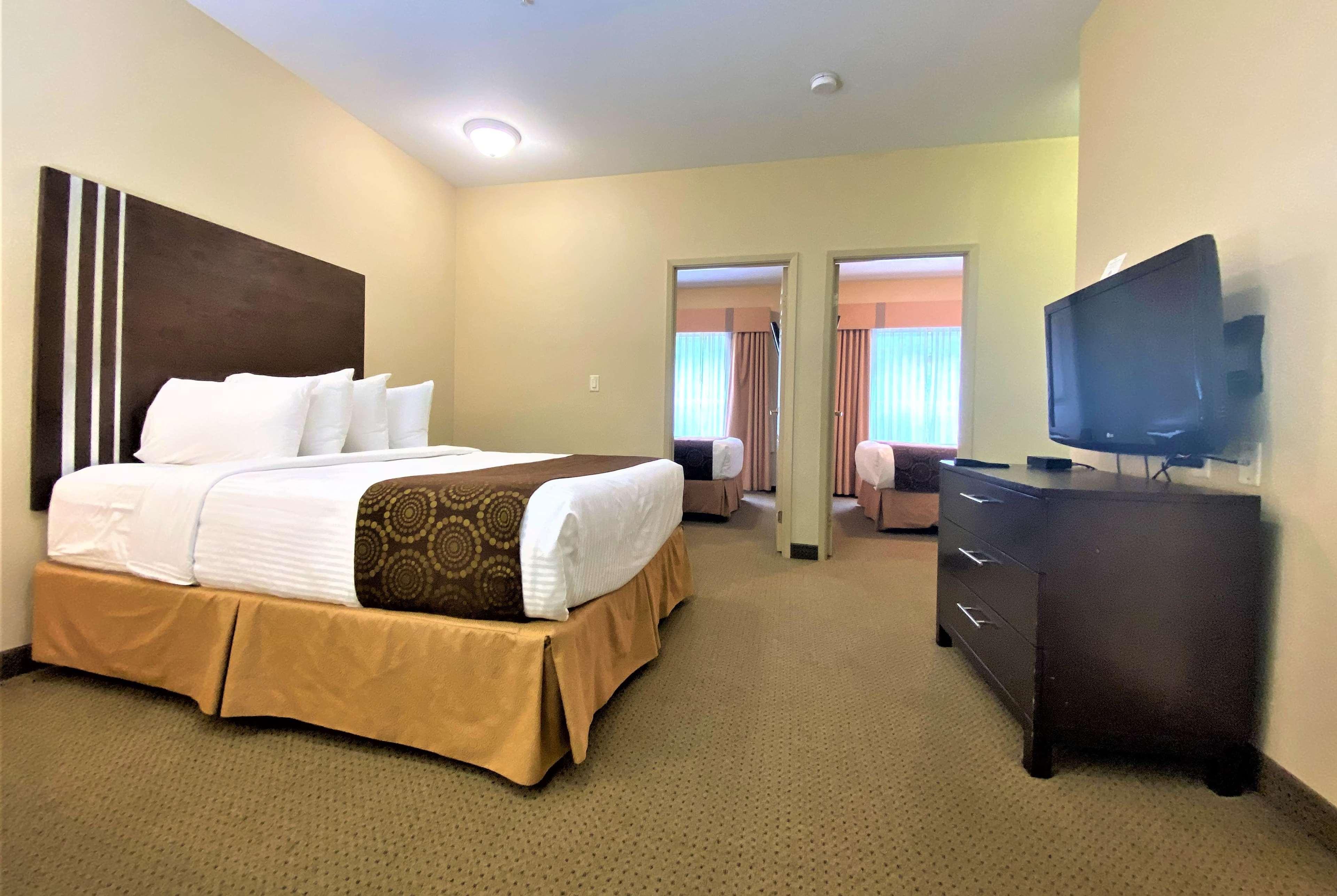 Ramada Golden Hotel Exterior photo