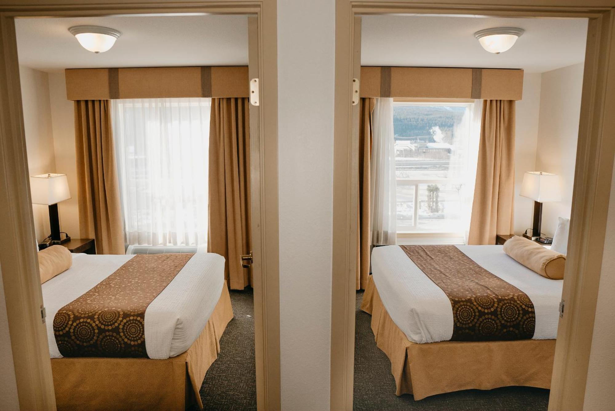 Ramada Golden Hotel Exterior photo
