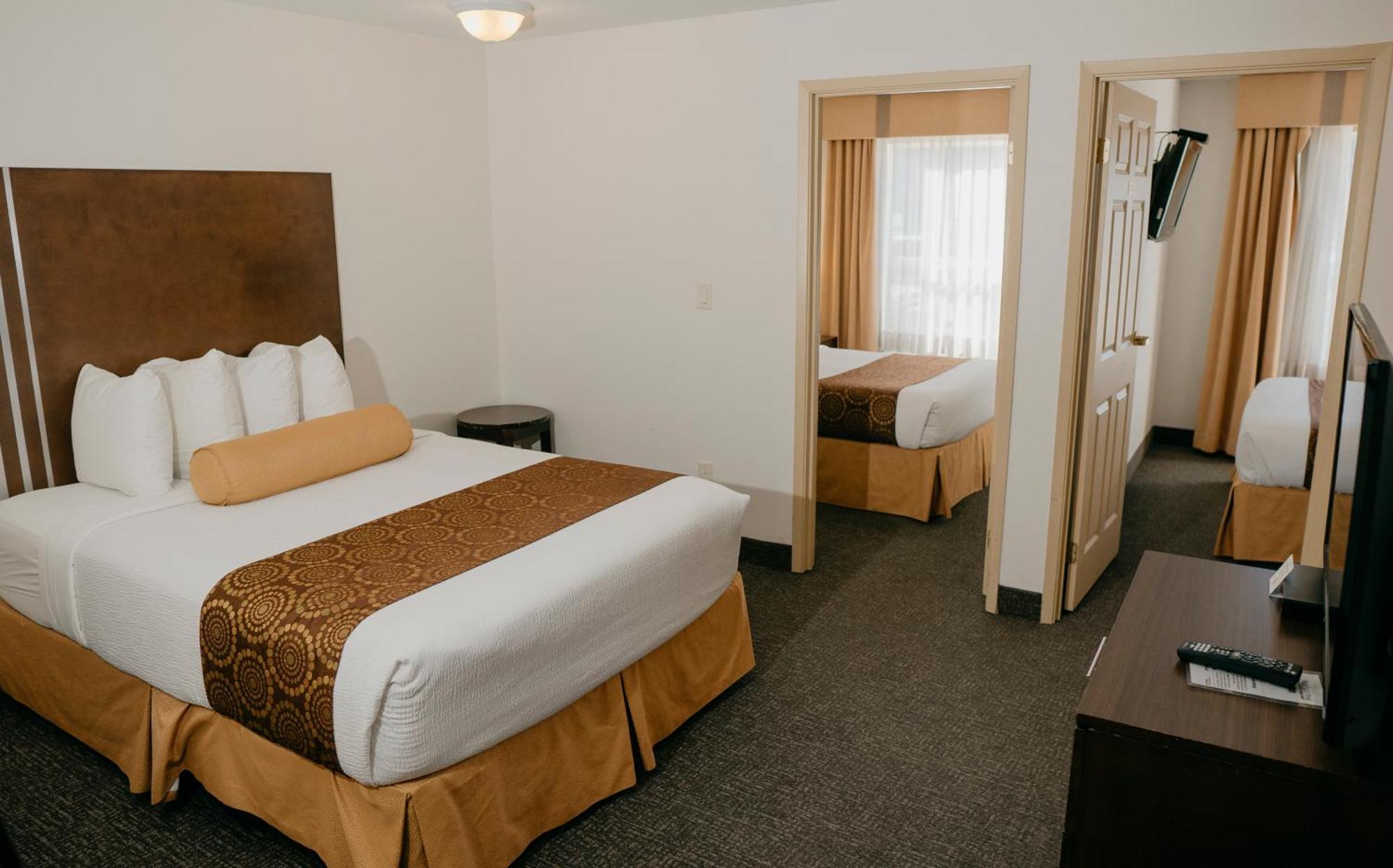Ramada Golden Hotel Exterior photo