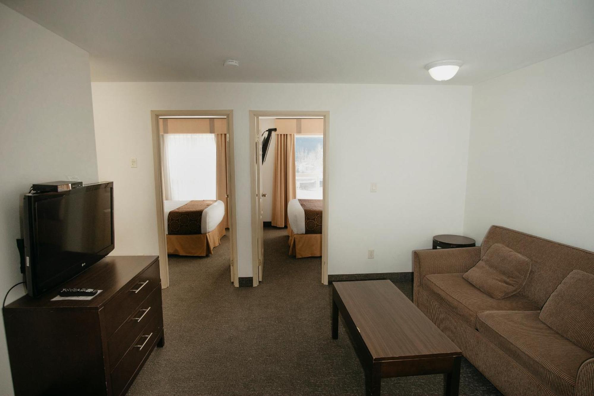 Ramada Golden Hotel Exterior photo