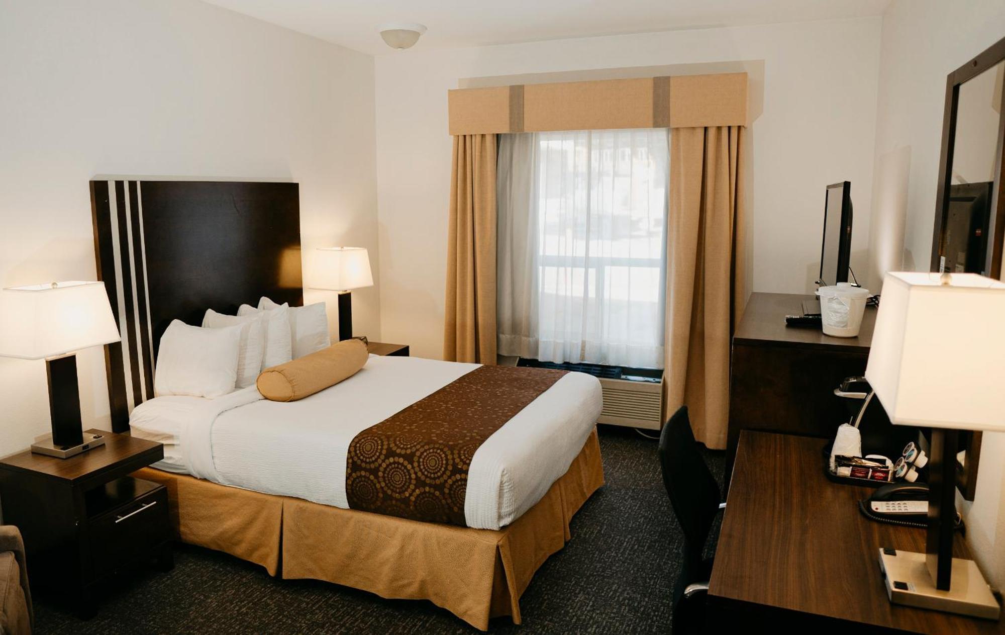 Ramada Golden Hotel Exterior photo