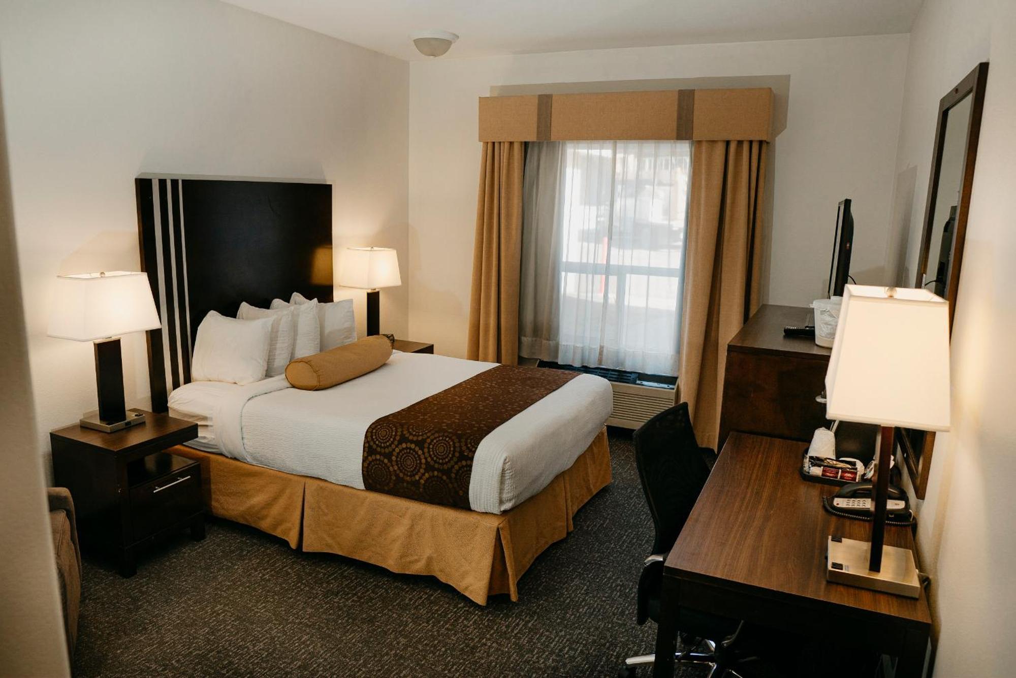 Ramada Golden Hotel Exterior photo