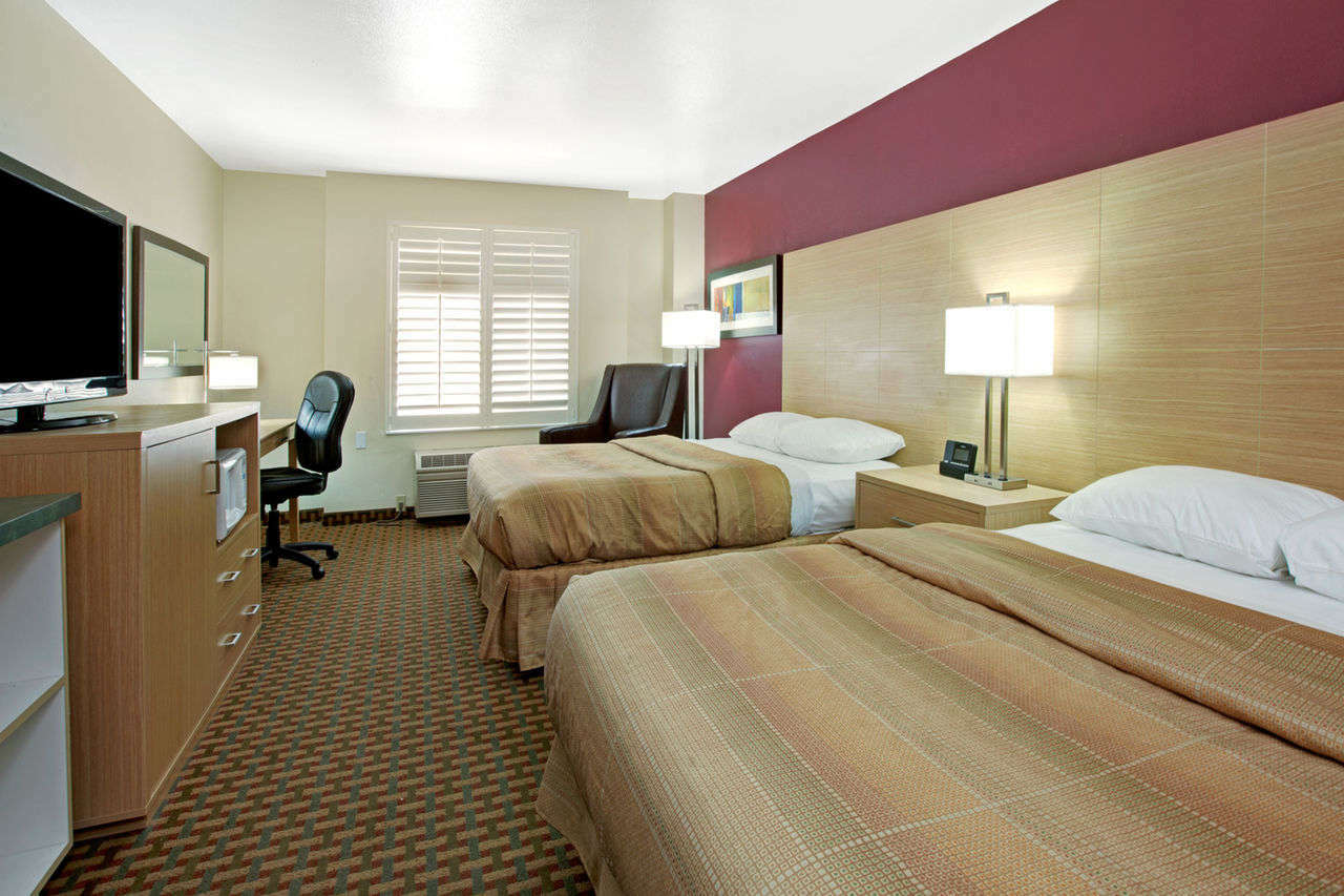 Ramada Golden Hotel Exterior photo